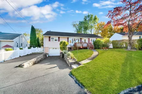 75 Capt Shankey Dr, Garnerville, NY 10923