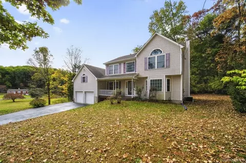 5 Northview Ln, East Fishkill, NY 12533