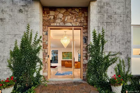Entry Way - 27 Westview Dr, Shawangunk, NY 12589 photo 1 of 4