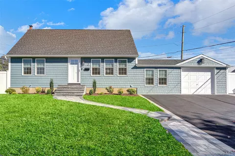 2 Rose Dr, Massapequa, NY 11758