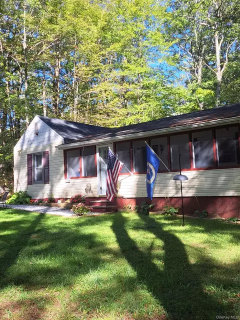 6 Hoeppner Dr, Mamakating, NY 12790