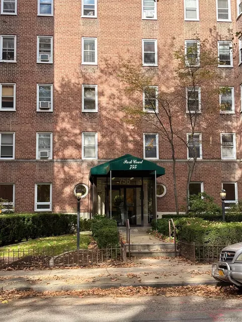 755 Bronx River Rd #6E, Yonkers, NY 10708