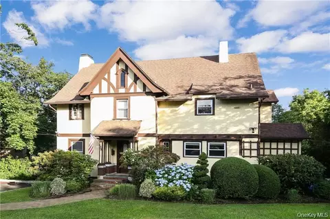 38 Park Ave, White Plains, NY 10603