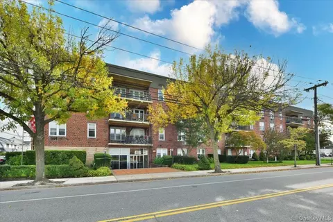 60 Hempstead Ave #1H, Lynbrook, NY 11563