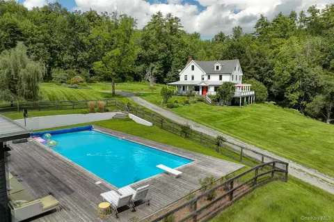 39 Deep Hollow Hill Rd, Tusten, NY 12764