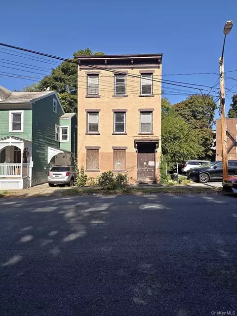 86 Montgomery St, Poughkeepsie, NY 12601