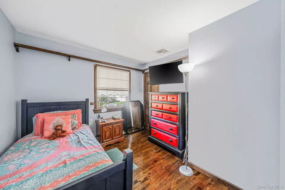 Bedroom - 28 Winfield Davis Dr, Coram, NY 11727 photo 4 of 8