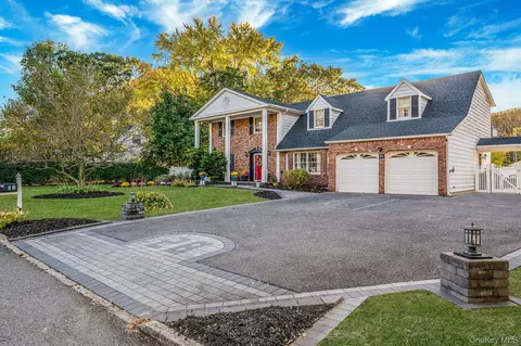 Exterior - 28 Winfield Davis Dr, Coram, NY 11727 photo 1 of 10
