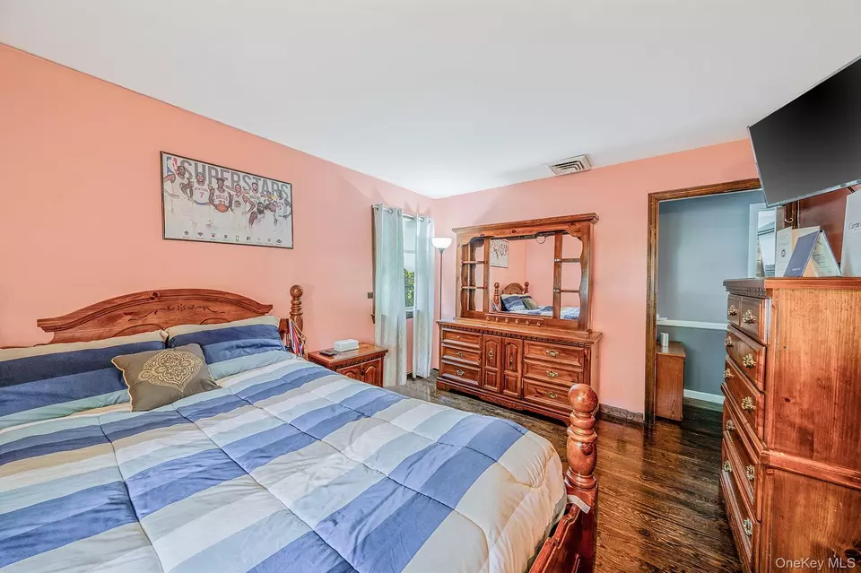 Bedroom - 28 Winfield Davis Dr, Coram, NY 11727 photo 7 of 8