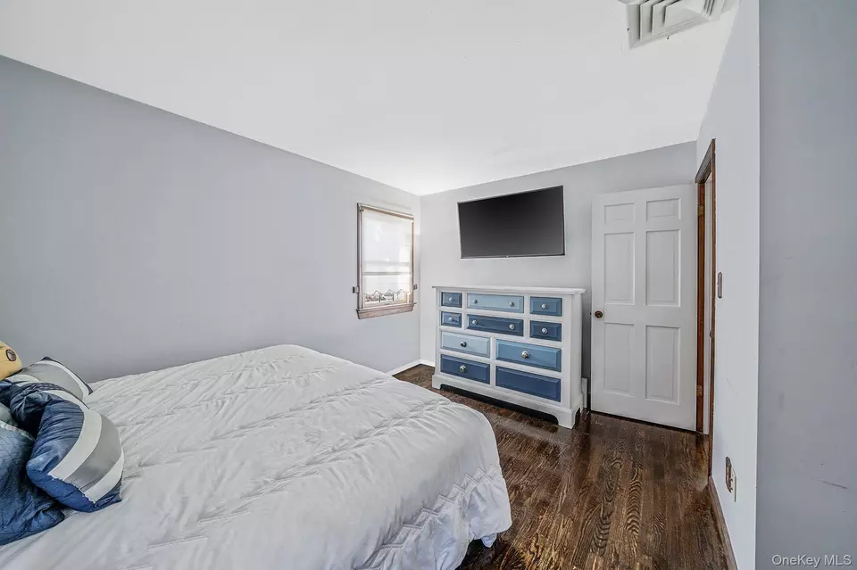Bedroom - 28 Winfield Davis Dr, Coram, NY 11727 photo 6 of 8