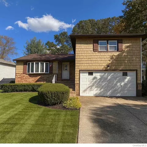 1475 Gaston St, Wantagh, NY 11793