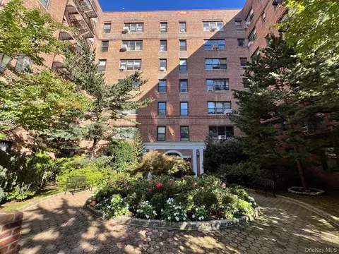 67-35 Yellowstone Blvd #7E, New York, NY 11375