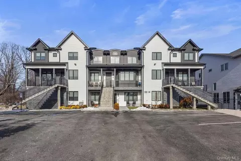 14 Calvert Dr #102, Ramapo, NY 10952