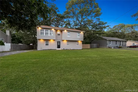 25 Nord Park Blvd, Middle Island, NY 11953
