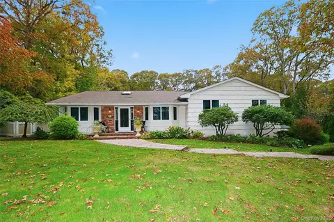 5 Fieldway Ct, Huntington, NY 11743