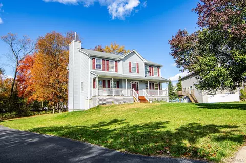 4 Wayne Ct, Middletown, NY 10941