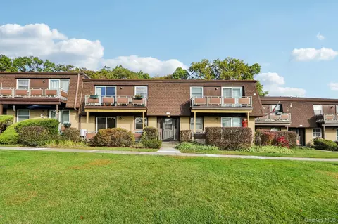 2 Germonds Vlg #5, Clarkstown, NY 10954
