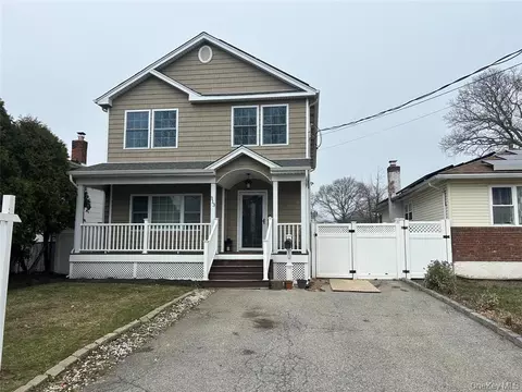 313 Lexington Ave, West Babylon, NY 11704