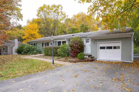 19 Timberline Dr, Poughkeepsie, NY 12603