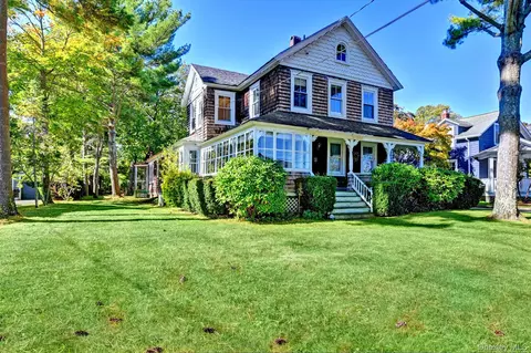 214 Foster Ave, Sayville, NY 11782