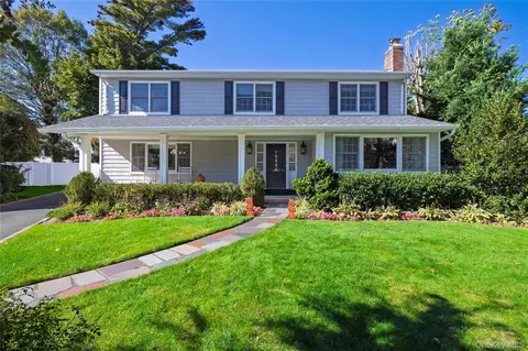 3 Cash Ln, Rockville Centre, NY 11570