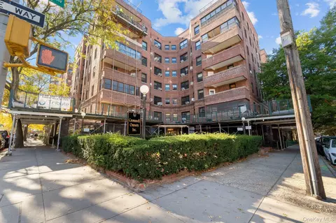 69-60 108th St #719, Forest Hills, NY 11375