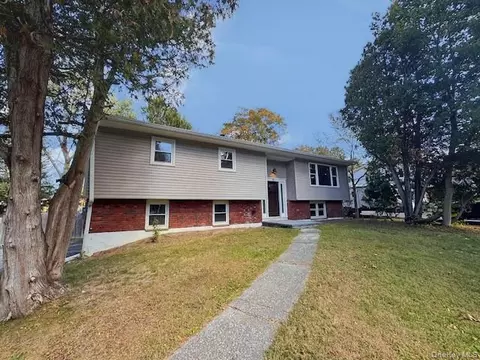 20 Greenfield St, La Grange, NY 12603
