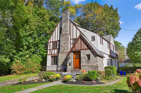 19 Huntwood Pl, Mount Vernon, NY 10552