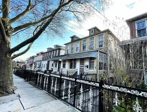 3227 Fenton Ave, New York, NY 10469