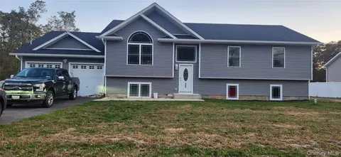 466 Granny Rd, Medford, NY 11763