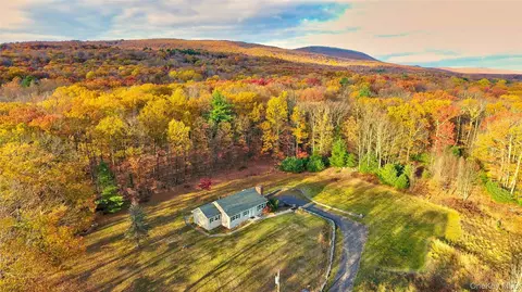 118 Marl Rd, Shawangunk, NY 12566