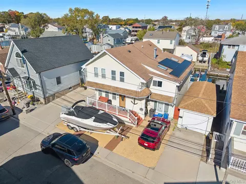 31 Arthur St, Baldwin, NY 11510