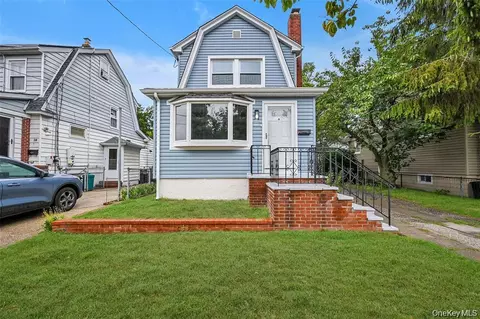 6 Pershing Ave, Valley Stream, NY 11581