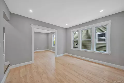 101-47 131st St, South Richmond Hill, NY 11419