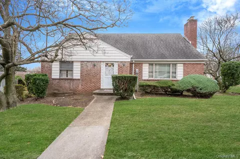 23106 Union Tpke, New York, NY 11427