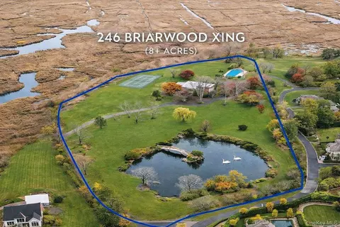 246 Briarwood Xing, Lawrence, NY 11559