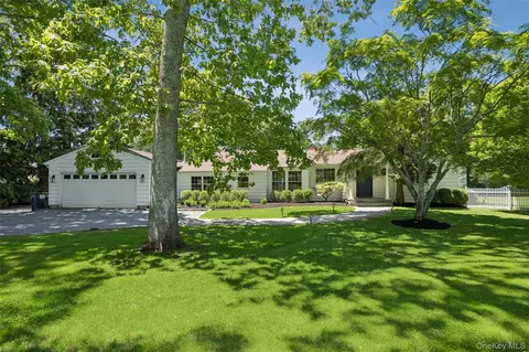 129 Oneck Ln, Westhampton Beach, NY 11978