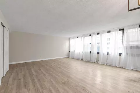 7-25 166 St #2B, New York, NY 11357