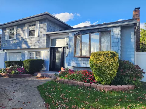 3 Nancy Pl, Massapequa, NY 11758