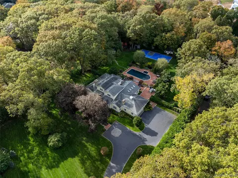 80 Wheatley Rd, North Hempstead, NY 11568