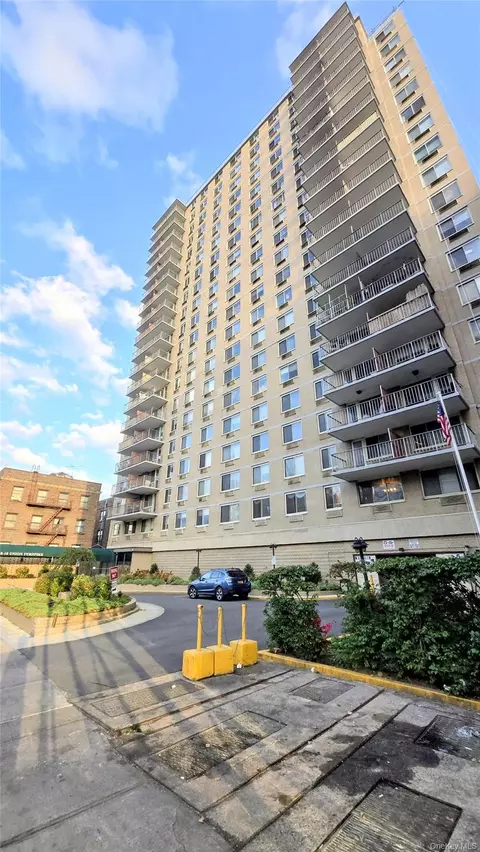 118-18 Union Tpke #4B, Kew Gardens, NY 11415