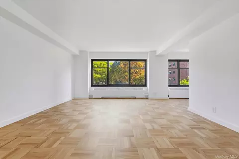 21-15 34th Ave #3A, New York, NY 11106