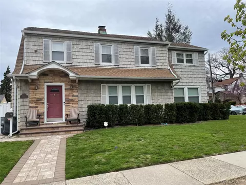 20815 38th Ave, New York, NY 11361