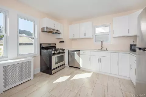 7110 Kessel St, New York, NY 11375