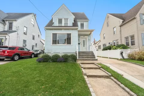 80 Munro Blvd, Valley Stream, NY 11581