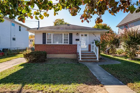 2672 Martin Ave, Bellmore, NY 11710