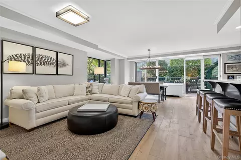 100 Hilton Ave #M32, Garden City, NY 11530