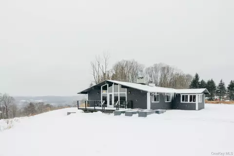 13 N Pond Dr, Rockland, NY 12768