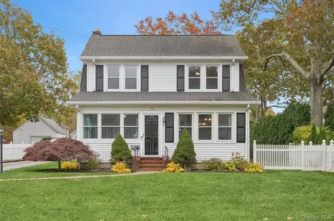148 Woodhull Ave, Riverhead, NY 11901