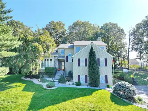 3 Mohawk Ct, Stony Point, NY 10980
